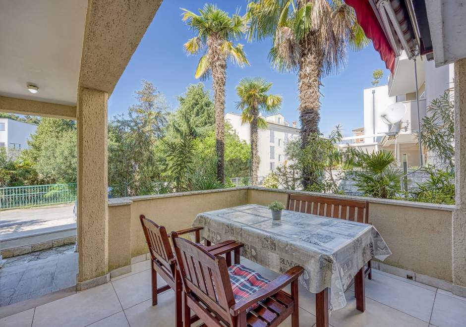 Apartment Pino A1 near the beach