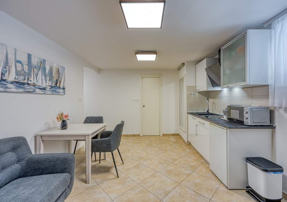 Apartment Pino A1 near the beach