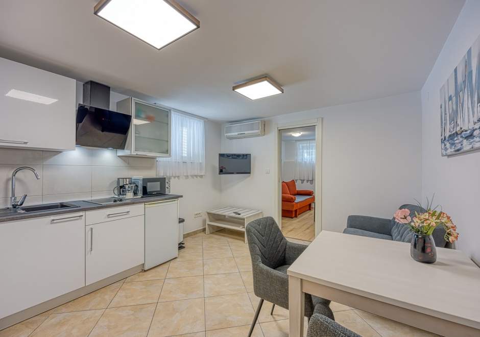Apartment Pino A1 near the beach
