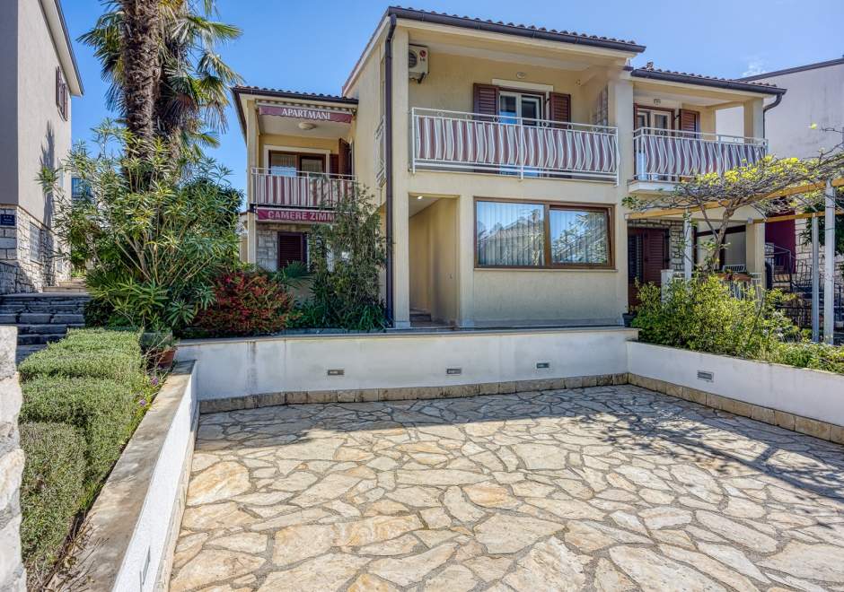Apartment Pino A1 near the beach