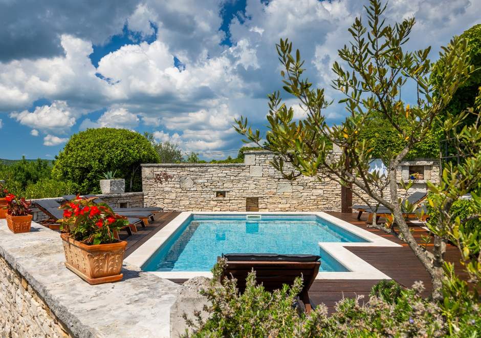 Villa Gelci mit beheiztem Pool - Trget