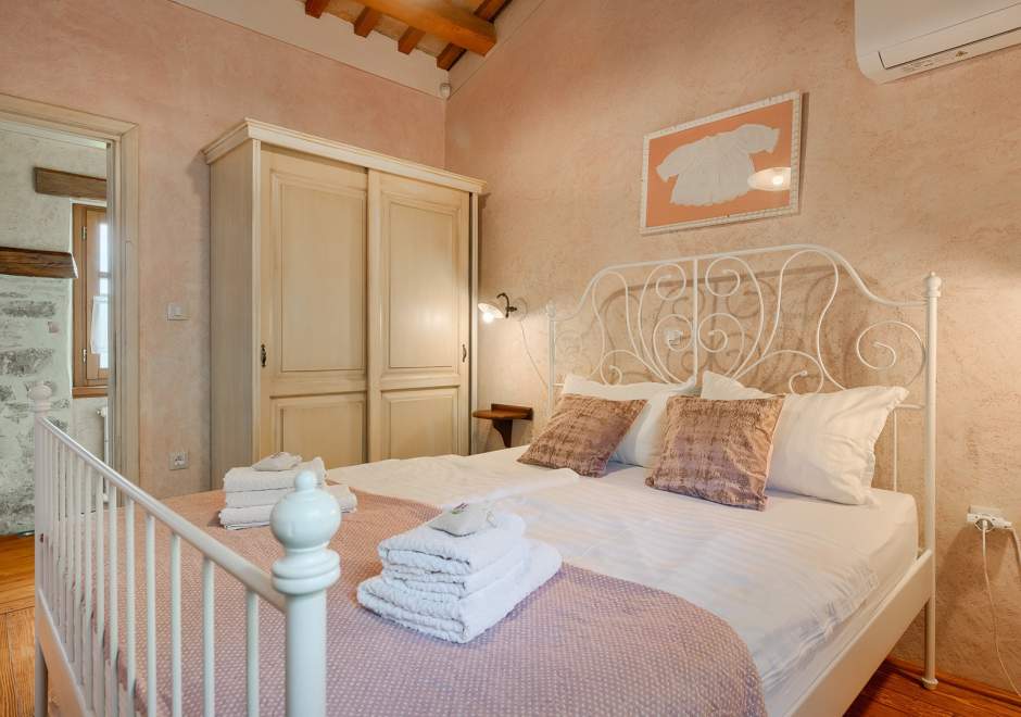 Villa Gelci mit beheiztem Pool - Trget