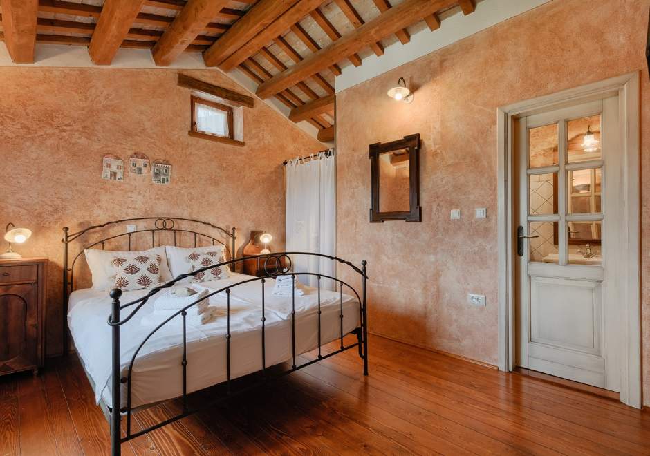 Villa Gelci mit beheiztem Pool - Trget