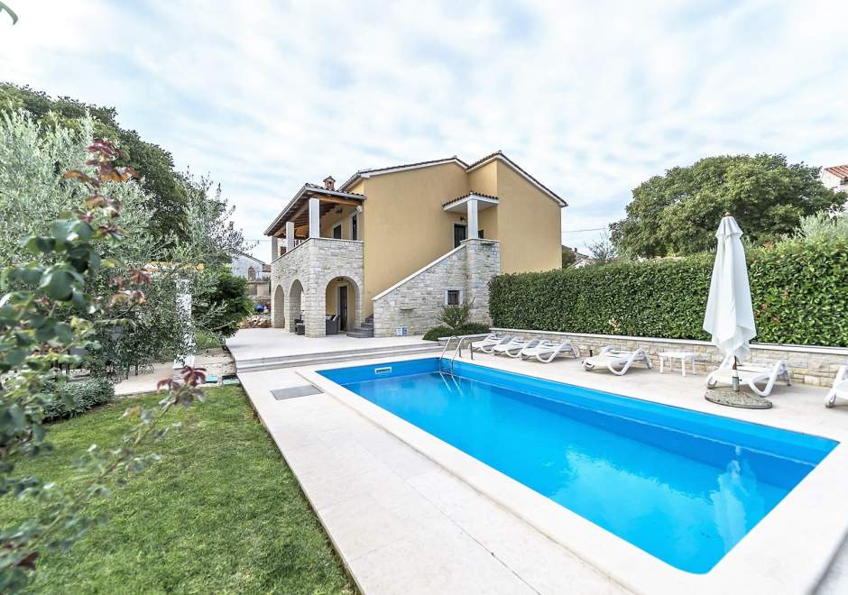 Villa Ladonja mit eigenem Pool und Sauna