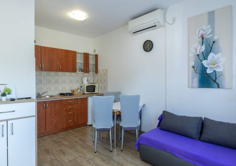 Danka / Appartamento con piscina condivisa A1