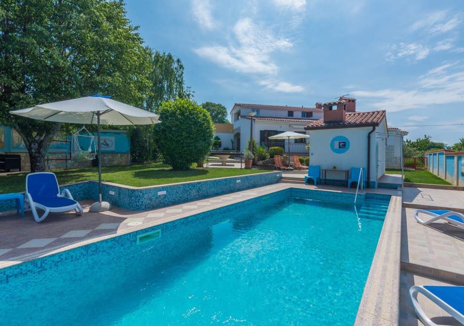 Apartment with Pool View in Villa Anita