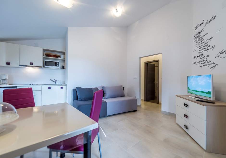 Moderne Ferienwohnung mit einem Schlafzimmer Noa I in der Villa Valtrazza