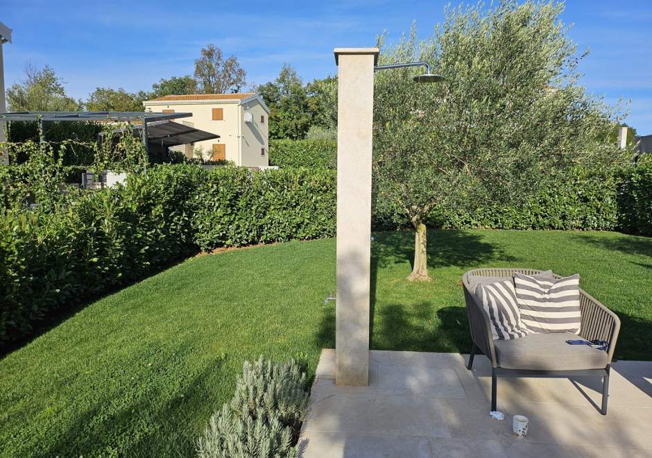 Villa Alloro Muntrilj with pool