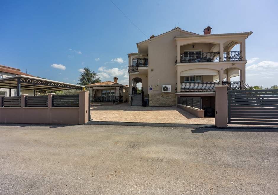 Apartments Covic Porec - Black A6