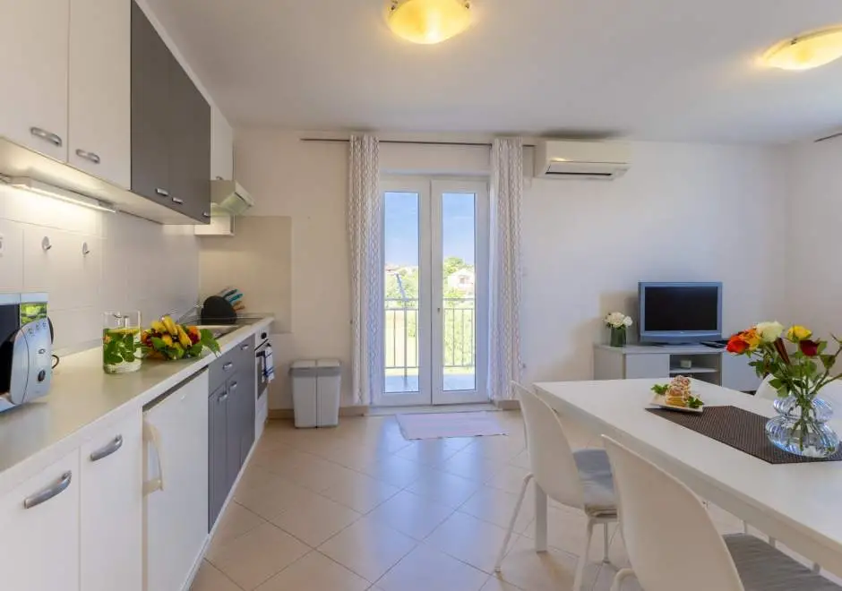 Apartment Nensi with Balcony - Porec