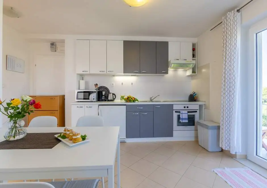 Apartment Nensi with Balcony - Porec