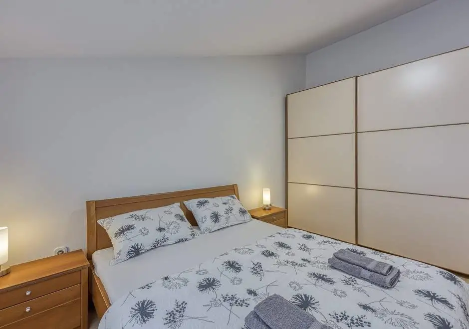 Two-Bedroom Apartment Iris A4