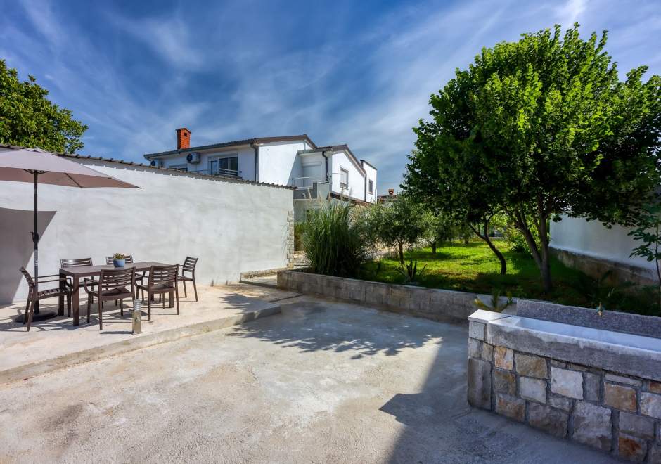 Four-Bedroom Apartment Magnolija 