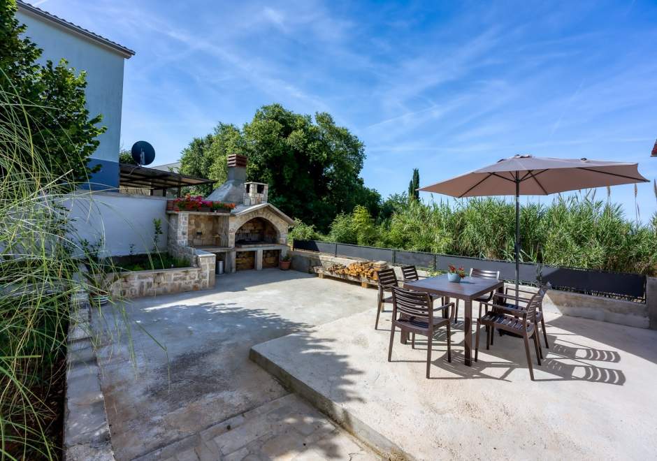 Four-Bedroom Apartment Magnolija 