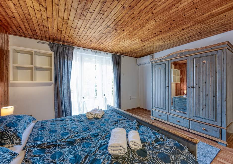 Four-Bedroom Apartment Magnolija 