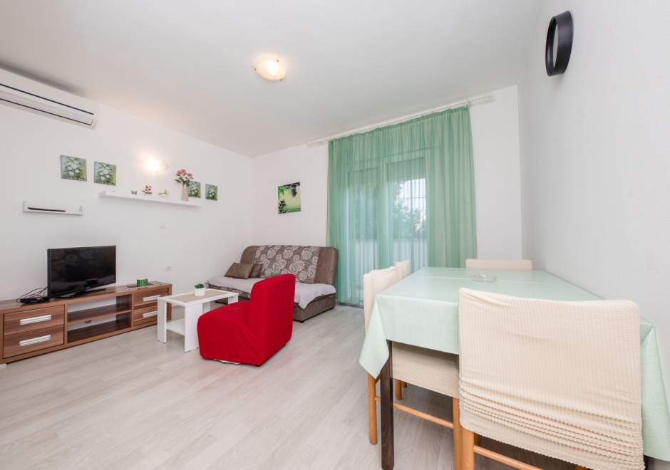 Mladenka / One-Bedroom Apartment No.2 with Sea View