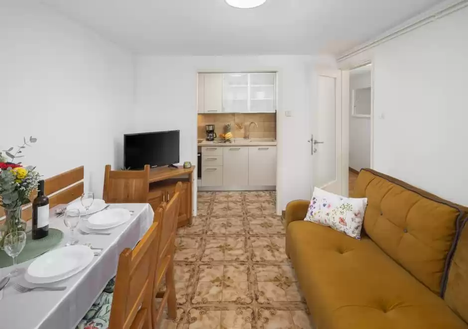 Apartman Rita A4 s velikom terasom i dvije spavaće sobe