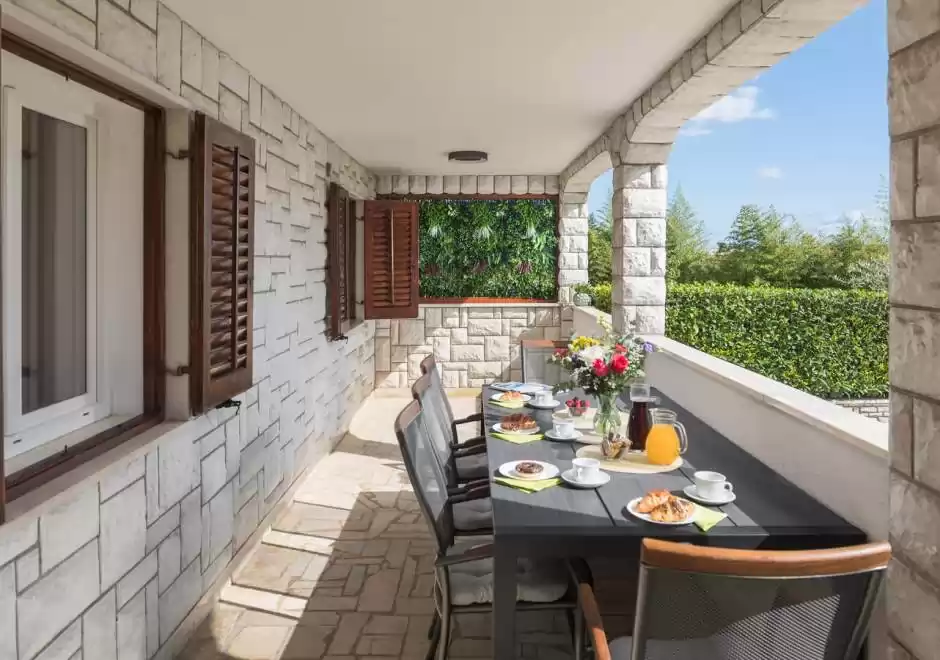 Apartman Rita A4 s velikom terasom i dvije spavaće sobe