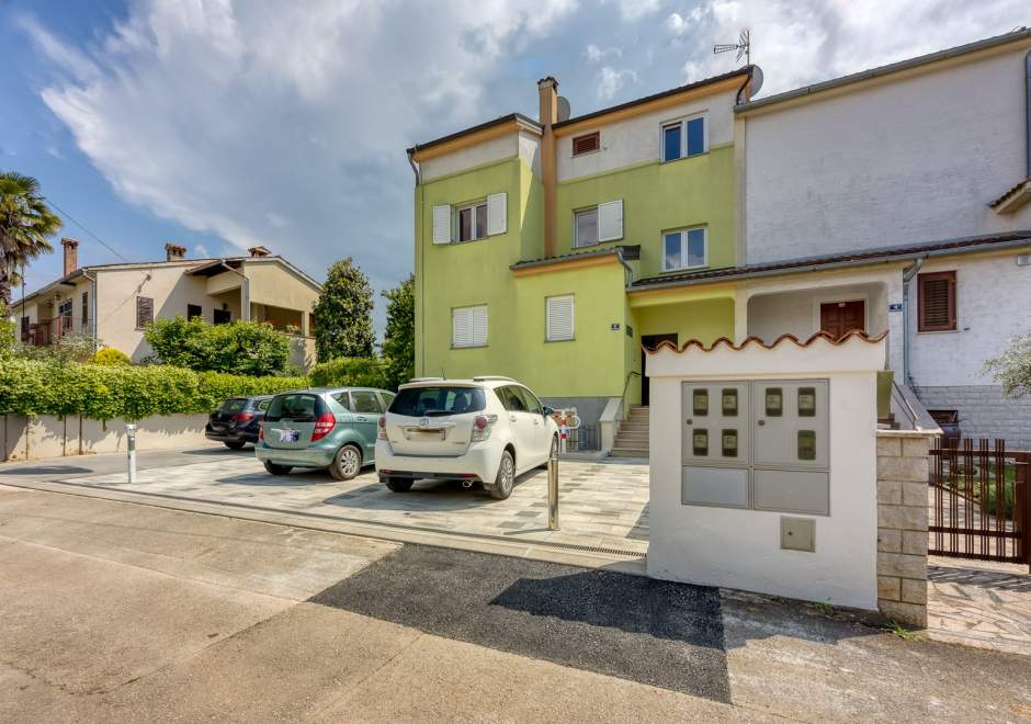 Apartment Pavluk with Balcony