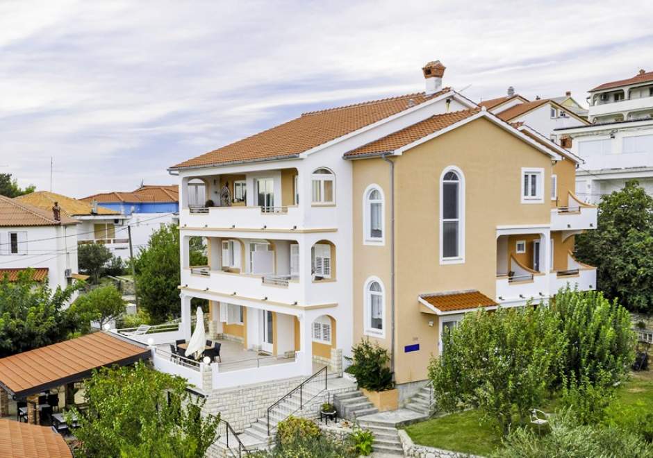 One-Bedroom Andro A2+2