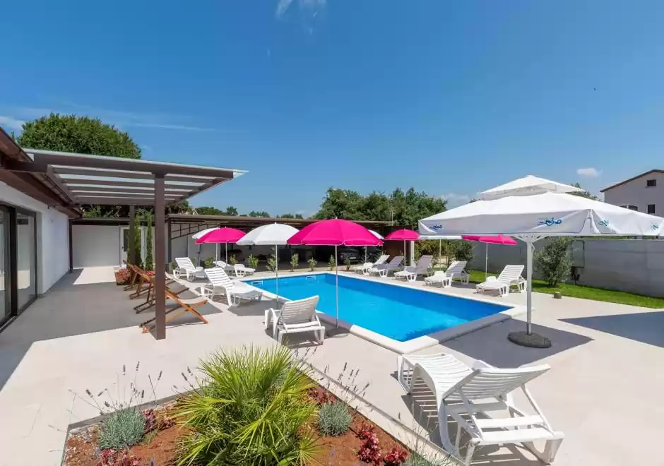 Nino A4 Apartment Terrasse und Gemeinschaftspool