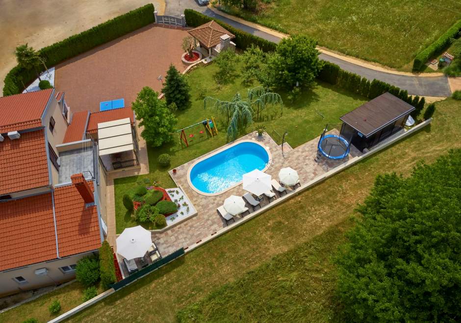 Holiday House Mikela