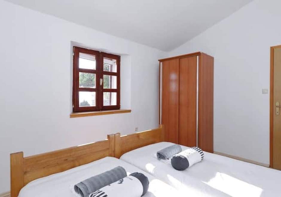 Private Island-Ravna Sika