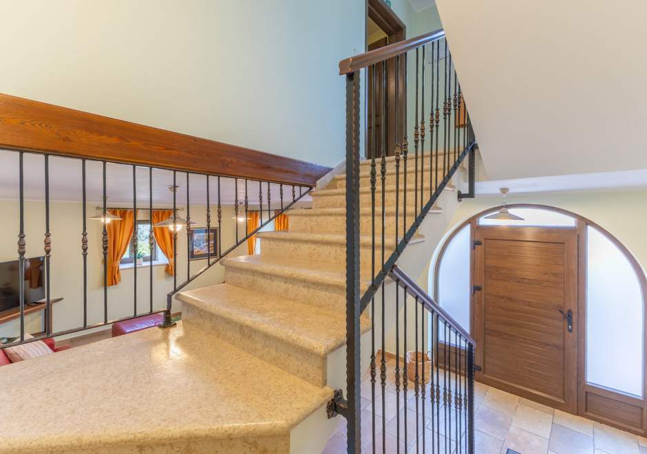 Villa Christina with Pool, Jacuzzi and Sauna