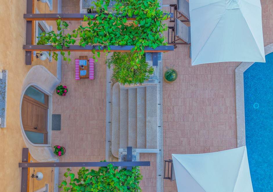 Villa Christina with Pool, Jacuzzi and Sauna