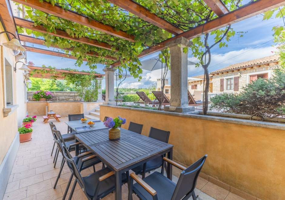 Villa Christina with Pool, Jacuzzi and Sauna