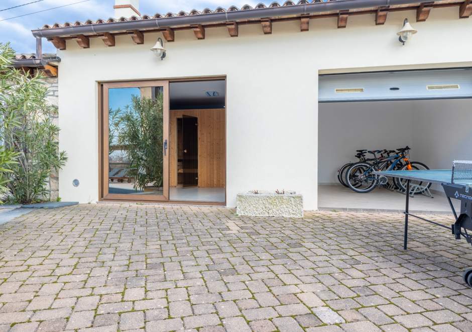 Villa Christina with Pool, Jacuzzi and Sauna