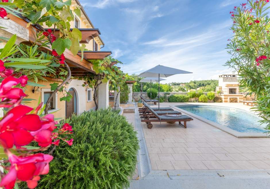 Villa Christina with Pool, Jacuzzi and Sauna