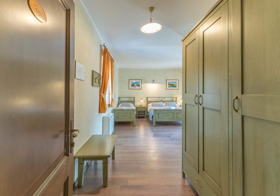 Villa Christina with Pool, Jacuzzi and Sauna