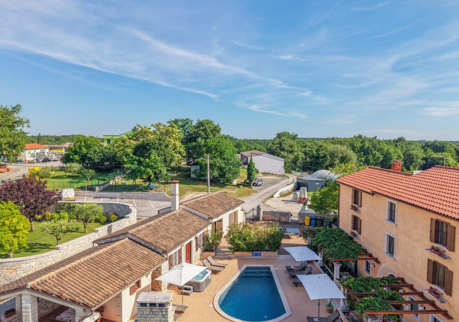 Villa Christina with Pool, Jacuzzi and Sauna