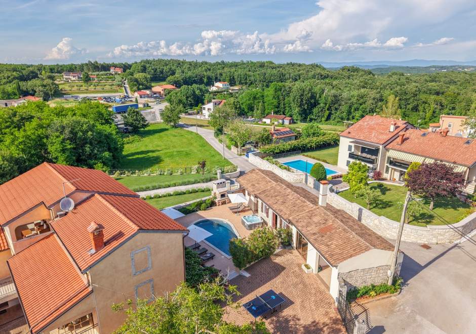 Villa Christina with Pool, Jacuzzi and Sauna