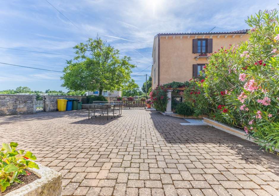 Villa Christina with Pool, Jacuzzi and Sauna