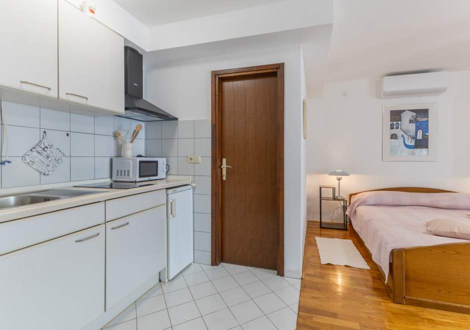 Apartments Koraca - Studio A2 with Terrace