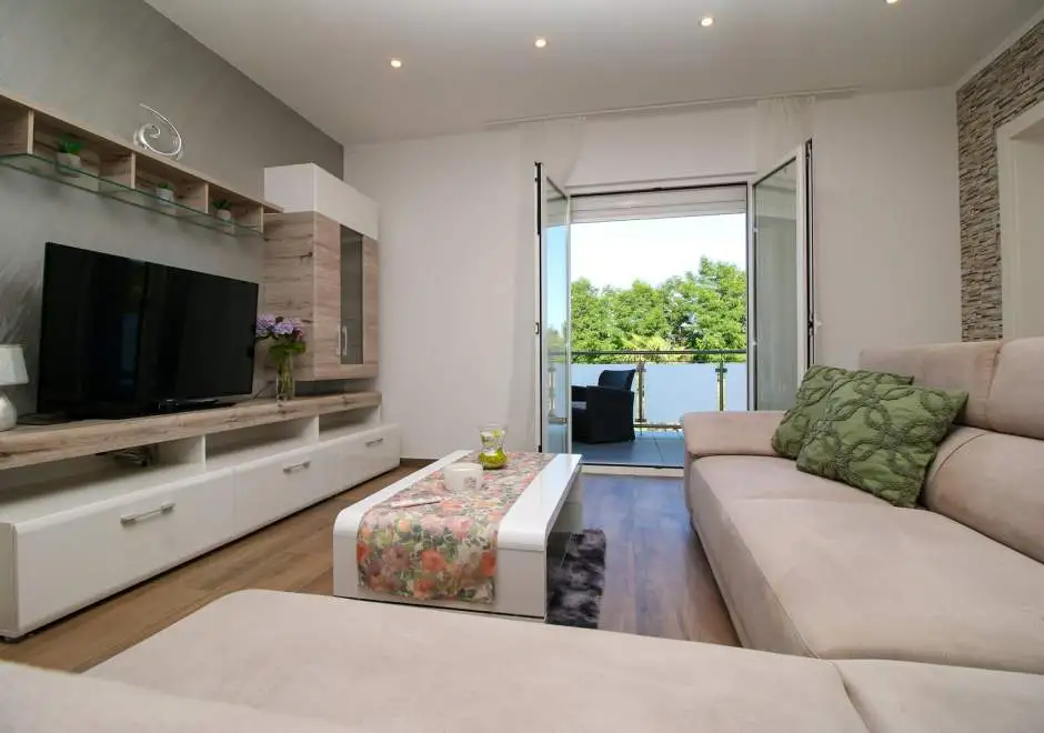 App Jadran Porec with Private Pool