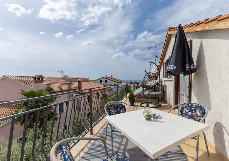 Cintya A4 with Balcony