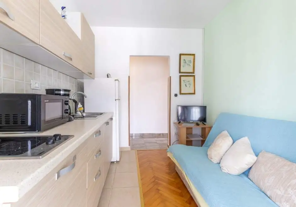 Vera A4 Dvosobni apartman s balkonom