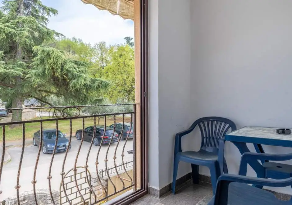 Vera A4 Dvosobni apartman s balkonom