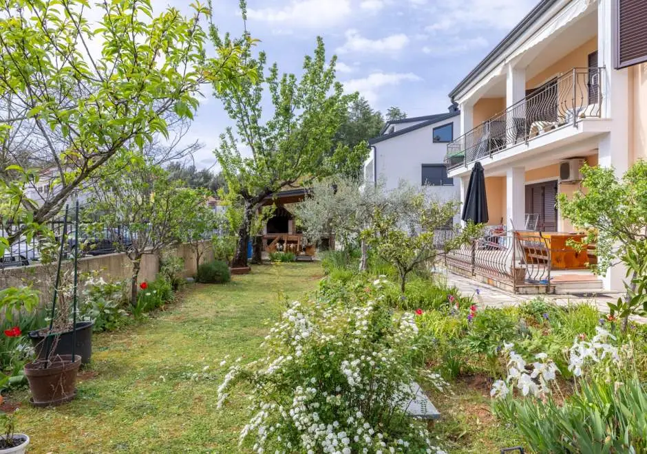 Vera A4 Dvosobni apartman s balkonom