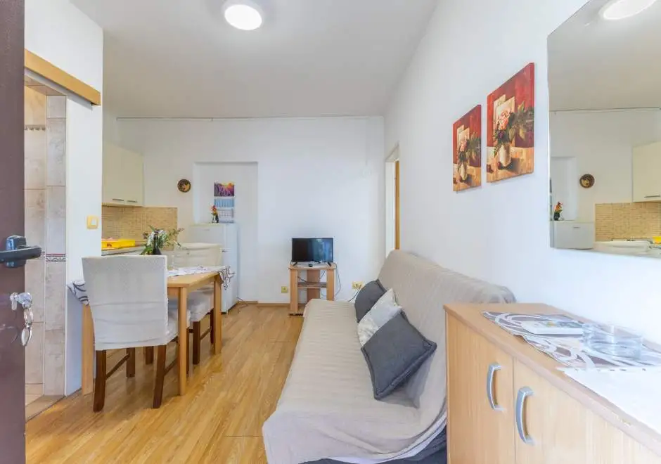 Apartman Vera A2 s pogledom na vrt