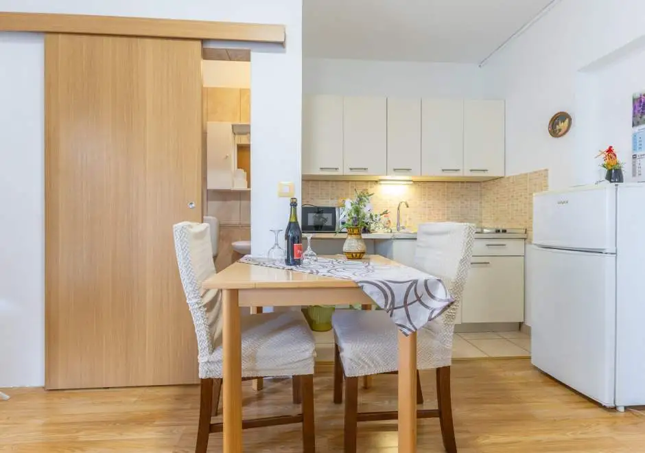 Apartman Vera A2 s pogledom na vrt