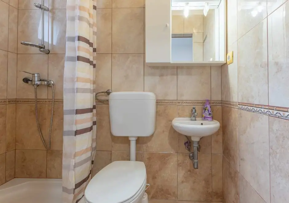 Apartman Vera A2 s pogledom na vrt