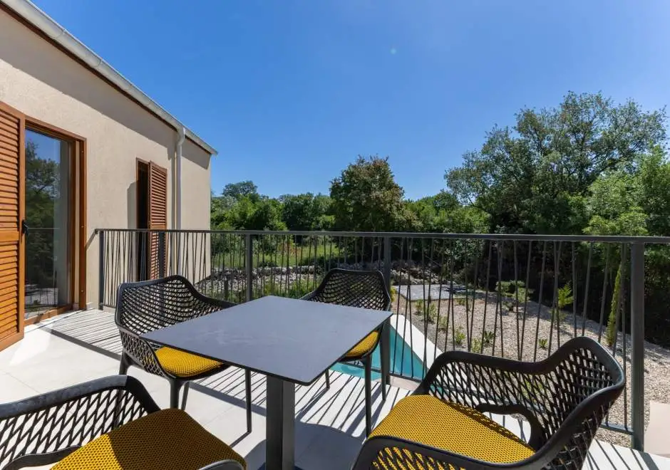 Olive Court Kras