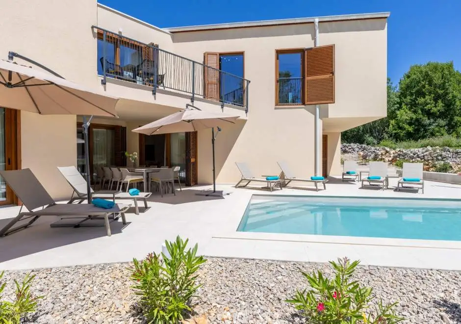 Olive Court Kras