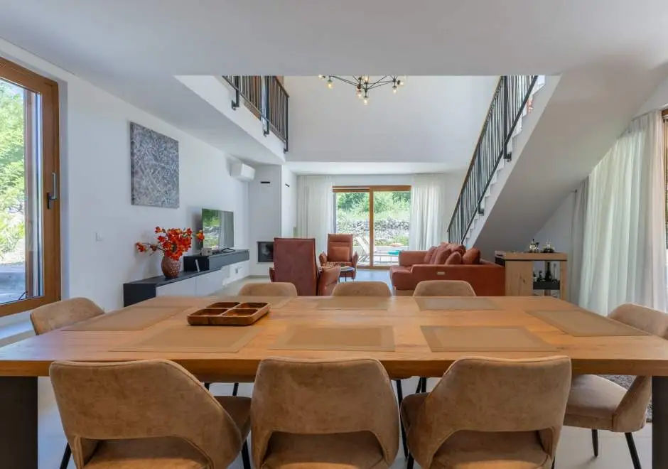 Olive Court Kras