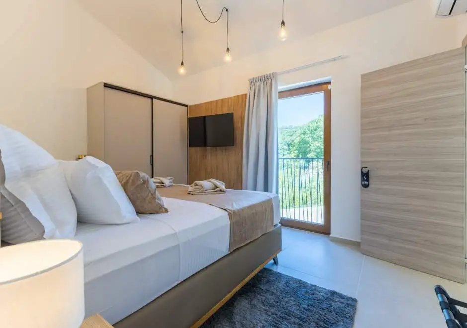Olive Court Kras