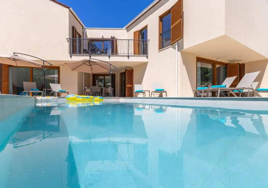 Olive Court Kras